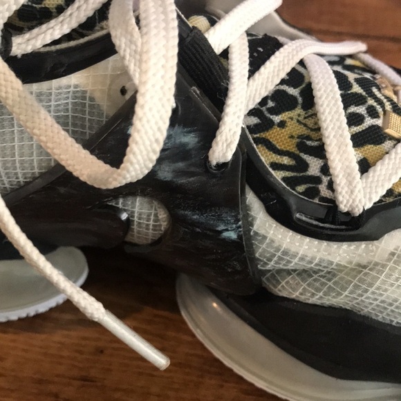 Nike Lebrun 19 Basketball Sneakers main image 6
